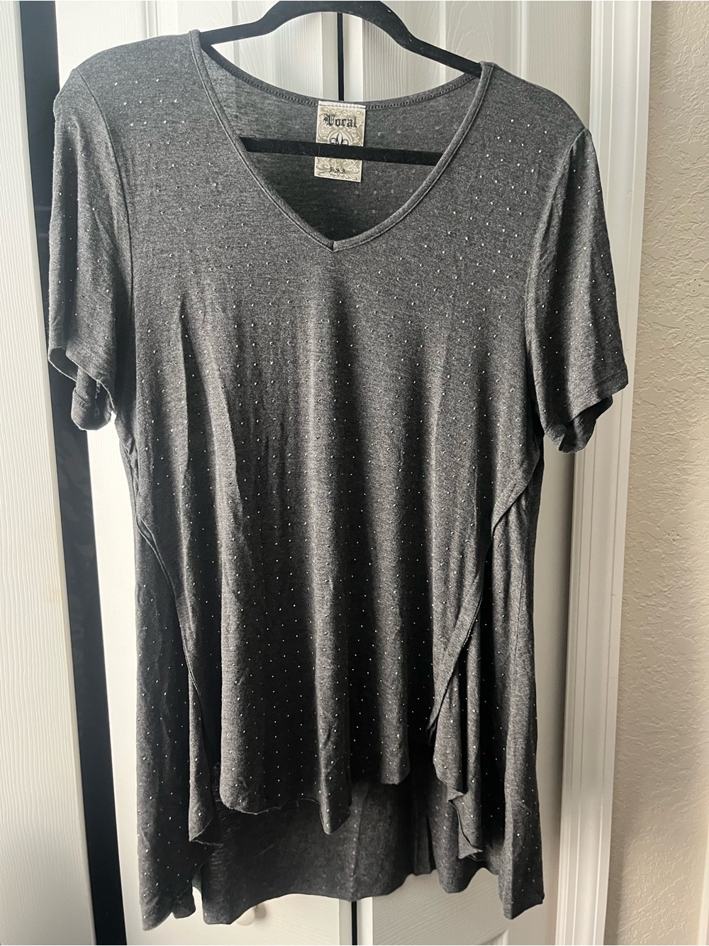 Vocal women’s gray high-low flowy rinestone blouse size XL